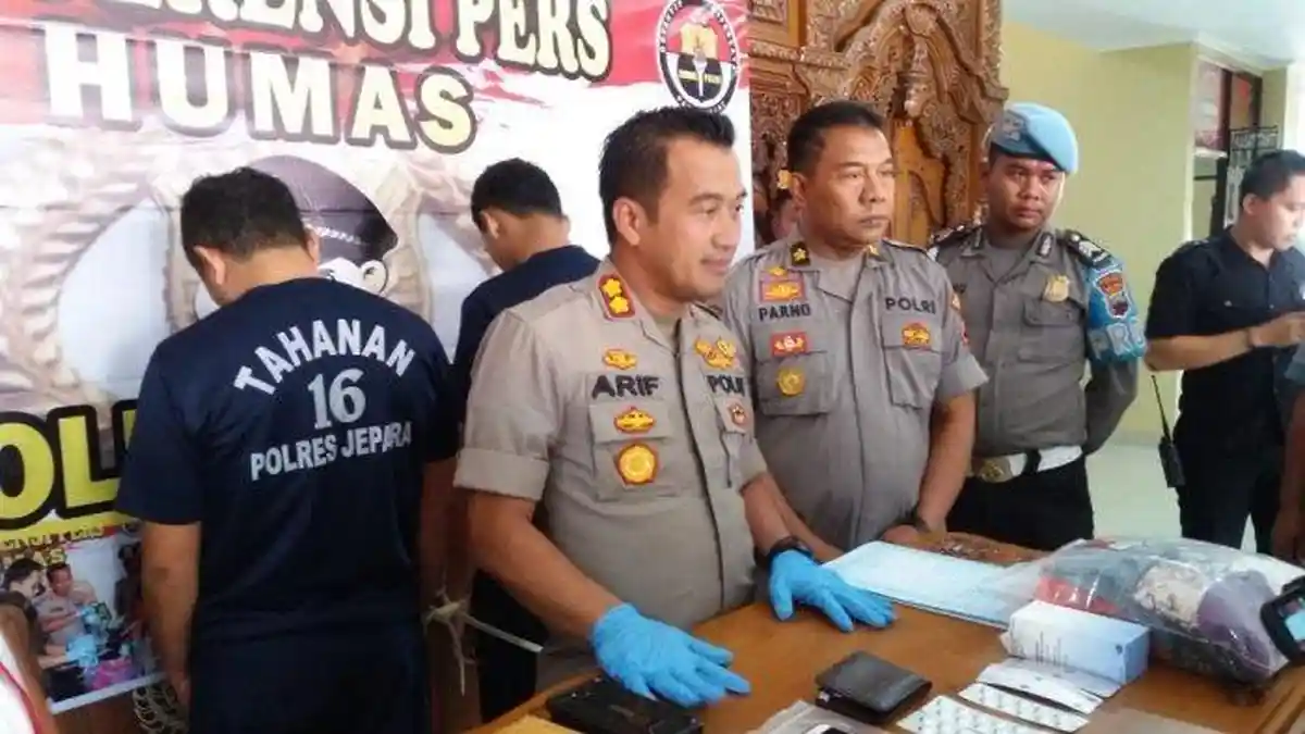 Wanita Ini Telan Belasan Butir Pil, Setelah Janin Keluar Langsung Dibuang