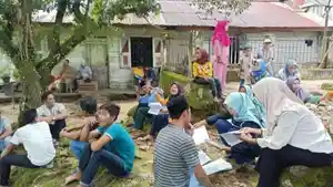Ratusan-warga-Kecamatan-Batang-Asai-Kabupaten-Sarolangun-mengurus-data-kependudukan.jpg