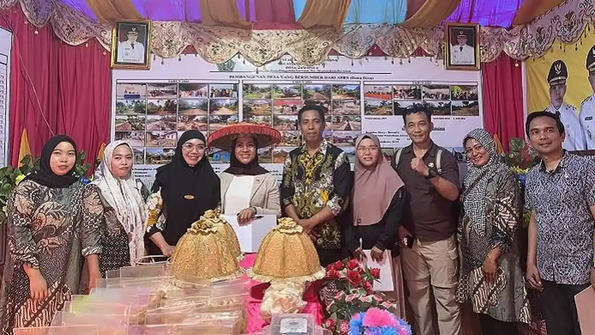 Anyaman Rotan hingga Sampah Plastik Curi Perhatian Pengunjung Pameran Desa di Konawe