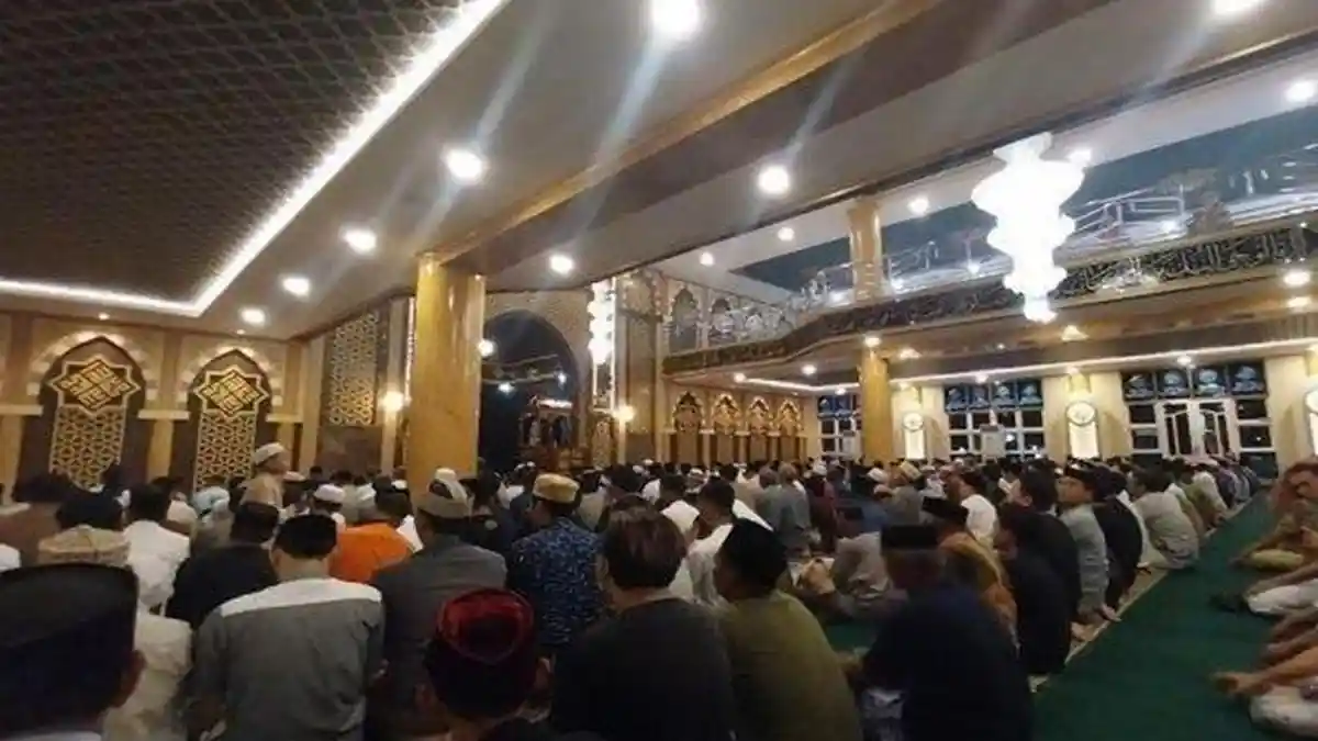 Ramadhan 2024, Bacaan Niat Sholat Tarawih Sendiri Sebagai Imam, Makmum dan Sendiri