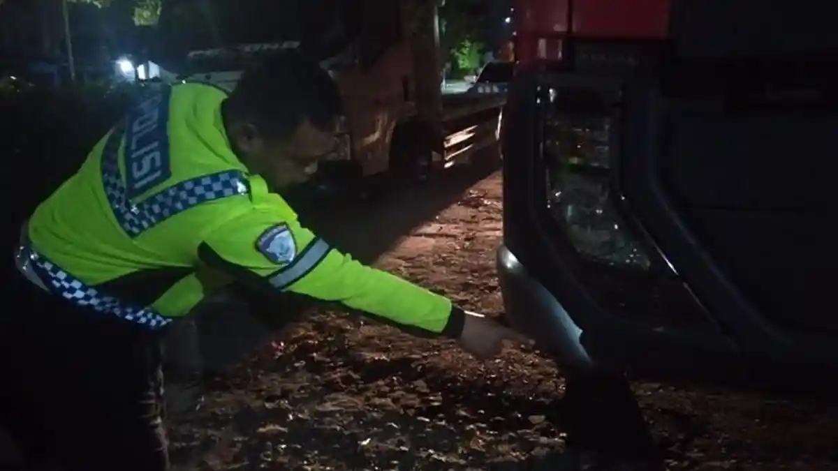 Kronologi Permotor Wanita Tewas Tertabrak Truk Box di Ring Road Utara Sleman 