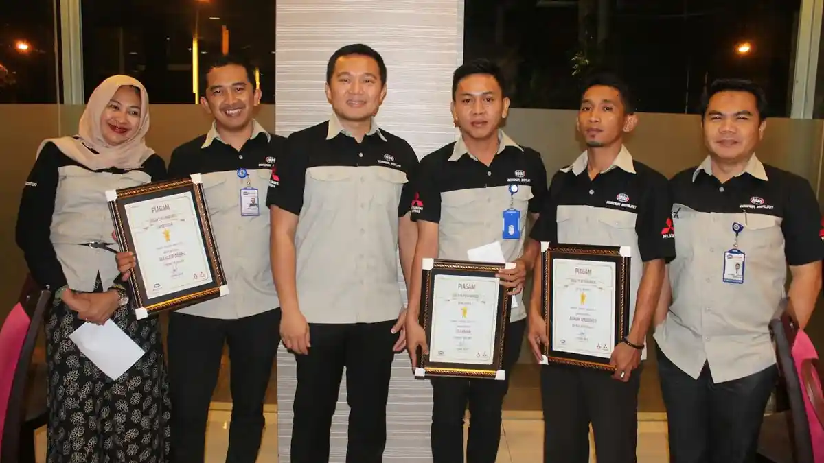 Sales & Supervisor Berprestasi Bosowa Berlian Motor Dijamu di  Golden Suki