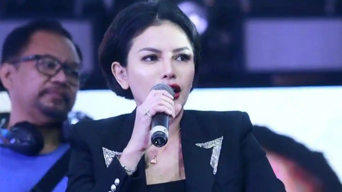 Nikita Mirzani Pecah Tangis Saat Sidang, Mohon Agar Sidang Tetap Berjalan