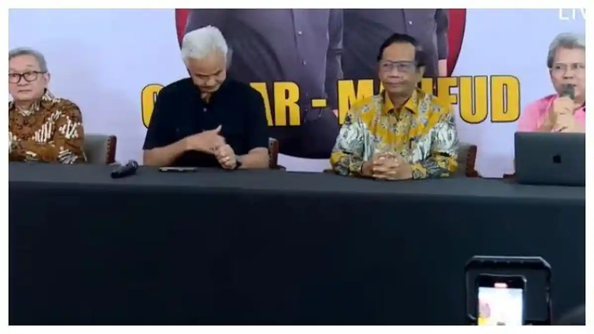 Pakai 100 Pengacara, Tim Ganjar-Mahfud Minta Hakim MK Diskualifikasi Prabowo-Gibran dari Pilpres