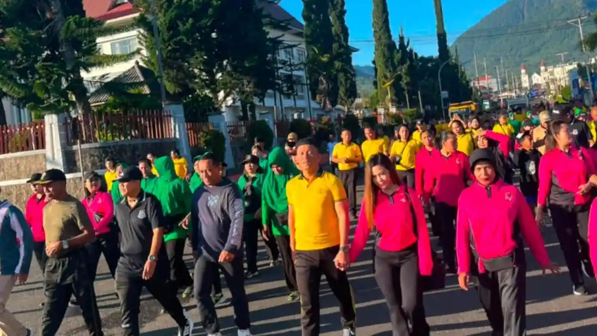 Sambut Hari Bhayangkara ke-80, Polres Manggarai Gelar Jalan Sehat Bersama - Pos-kupang.com