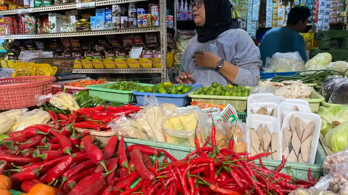 Harga Cabai Rawit Merah di Bandung Tembus Rp100 Ribu/Kg, Bawang Merah Bertahan Tinggi