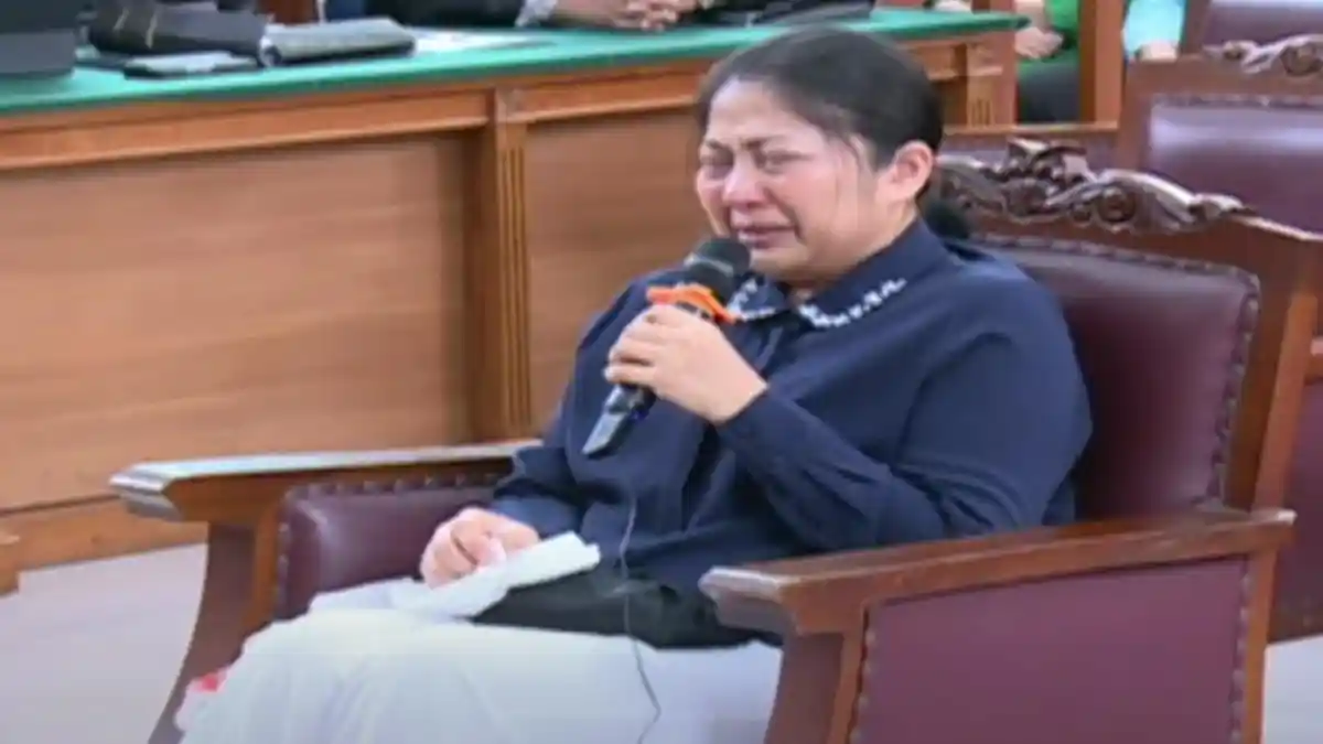 Sambil Menangis, Putri Candrawathi Sebut Yosua Masuk Kamarnya saat Dirinya Tertidur