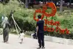 Pengunjung Padati Taman Tebet Eco Park saat Libur Imlek