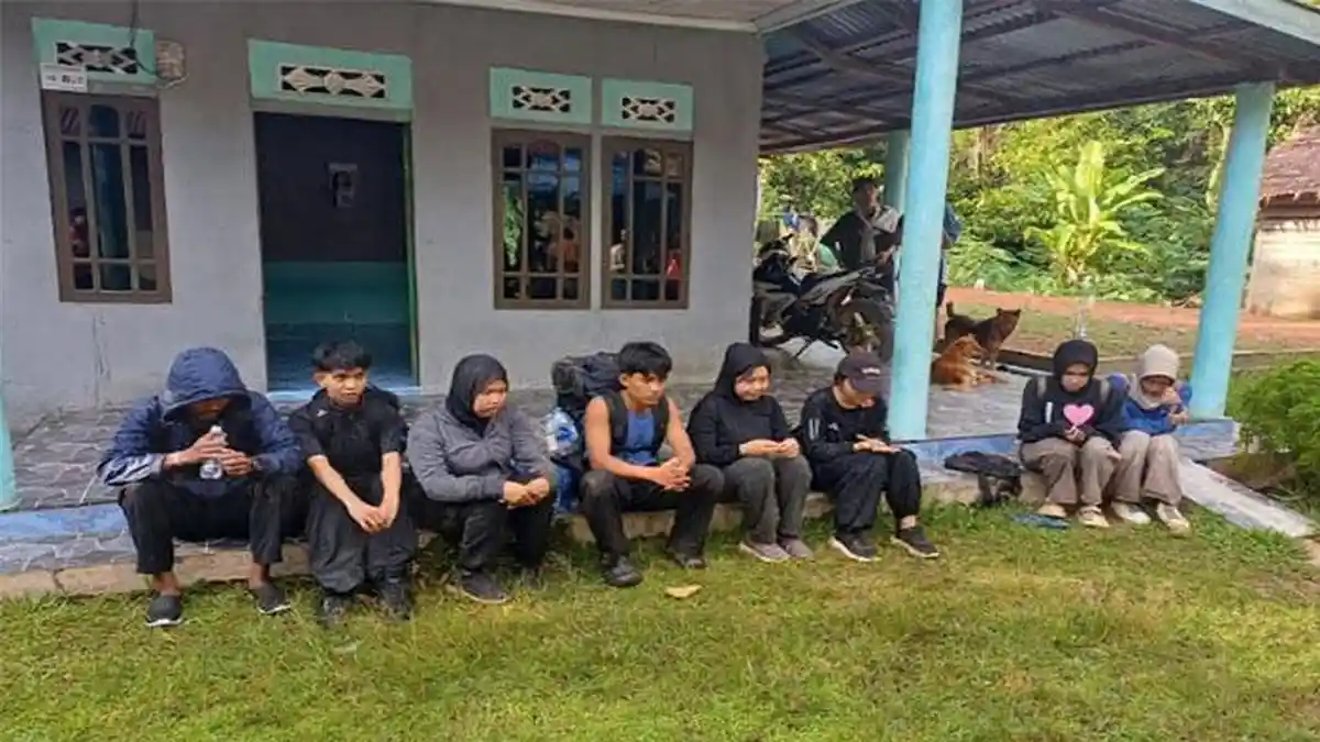KRONOLOGI dan Identitias 8 Warga Mempawah Tersesat di Bukit Loncek Anjongan