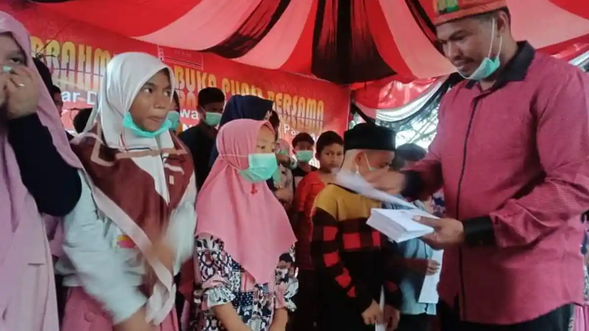 PA Nagan Raya Santuni Anak Yatim, Mualem Ikut Hadir