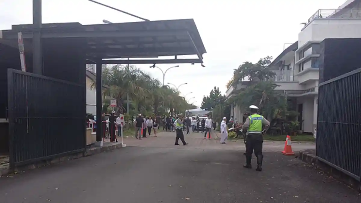 Sejumlah Kerabat Datangi Rumah Duka di Pulomas Residence