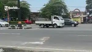 Sebuah-kecelakaan-lalu-lintas-yang-melibatkan-dua-sepeda-4.jpg