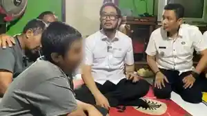 MAKAN-RUMPUT-Bupati-Bandung-Barat-Jeje-Ritchie-Ismail-sambangi-langsung-Rizki.jpg