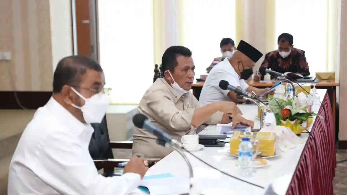 Kejar Target, Gubernur Kepri Pimpin Rakor Pengembangan Bandara RHA Karimun