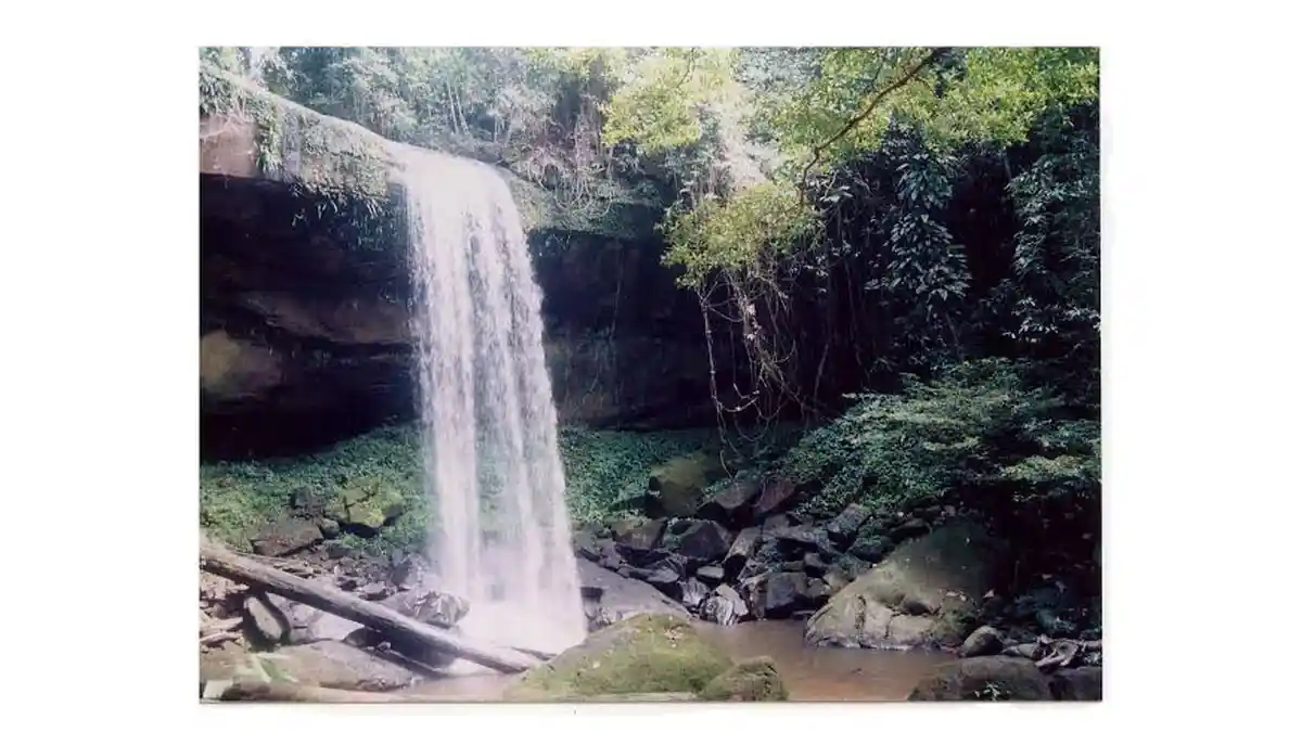 Keindahan Destinasi Wisaya Air Terjun Gurung Sumpit﻿ di Sekadau