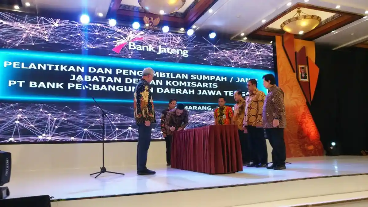 Dewan Komisaris Bank Jateng Dilantik, Ganjar Titip Target Tujuh Persen
