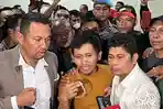 Pegi-Setiawan-kaus-kuning-saat-akan-meninggalkan-Mapolda-Jabar.jpg