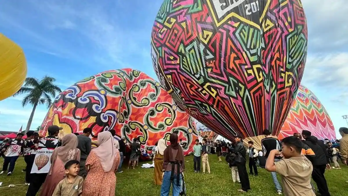 Festival Mudik 2025 Dimulai, Balon Udara Raksasa 26,5 Meter Meriahkan Kembaran Balloon Culture