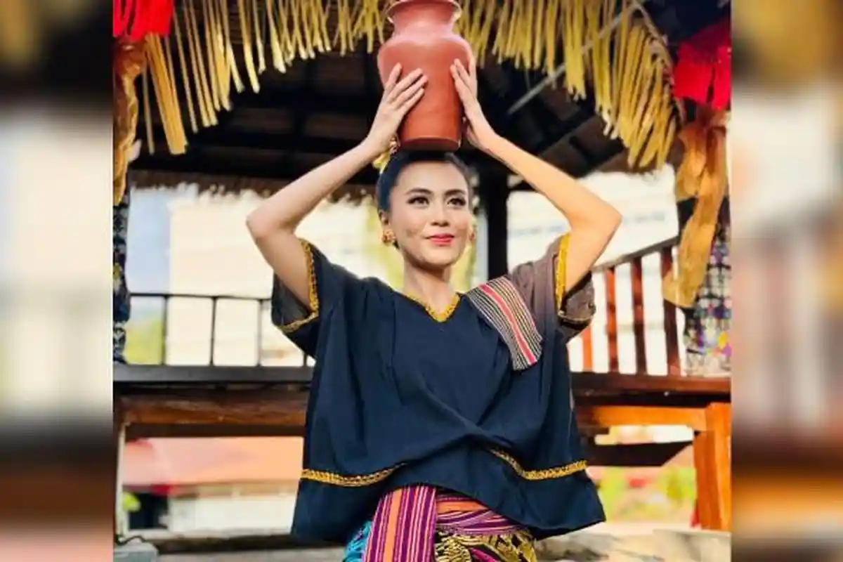 Aruna Senggigi Siapkan Pengalaman Berpakaian Adat Suku Sasak bagi Tamu