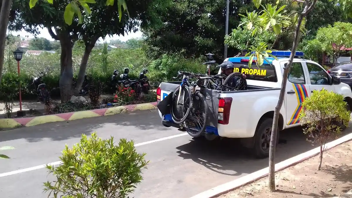Kapolda Gagal Gowes Sampai Rujab Bupati Jeneponto, Sepedanya 'Naik Mobil'