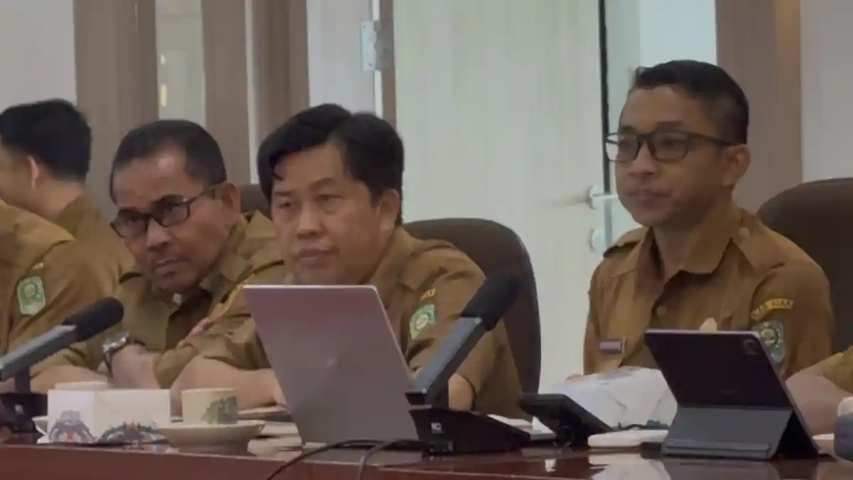 Plt Kadiskes dan Direktur RSUD Tengku Rafian Siak Emosi Saat RDP ...