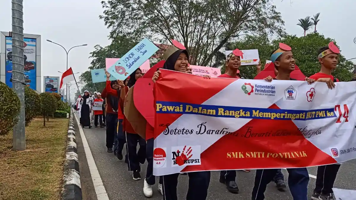 SMK-SMTI Pontianak Turut Meriahkan Karnaval Peringatan HUT ke-74 PMI - hut-ke-74-pmi-2.jpg