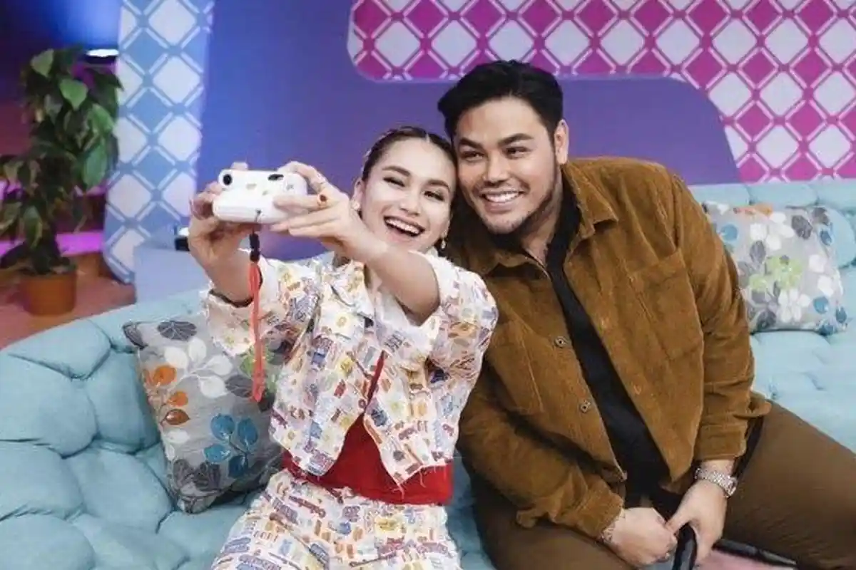 Ivan Gunawan Dihujat dan Ayu Ting Ting Kena Julid Imbas Bagi-bagi THR saat Lebaran, Ini Penyebabnya