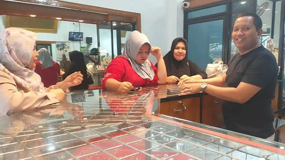 Harga Emas Hari Ini di Aceh Tenggara Anjlok, Pembeli Mulai Ramai