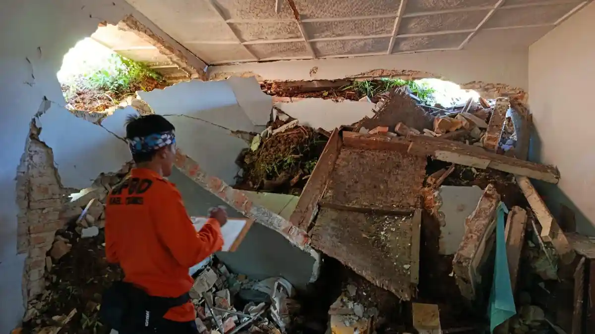 Ratusan Warga di Ciamis Harus Mengungsi Setelah 2 Desa Diterjang Longsor dan Pergeseran Tanah