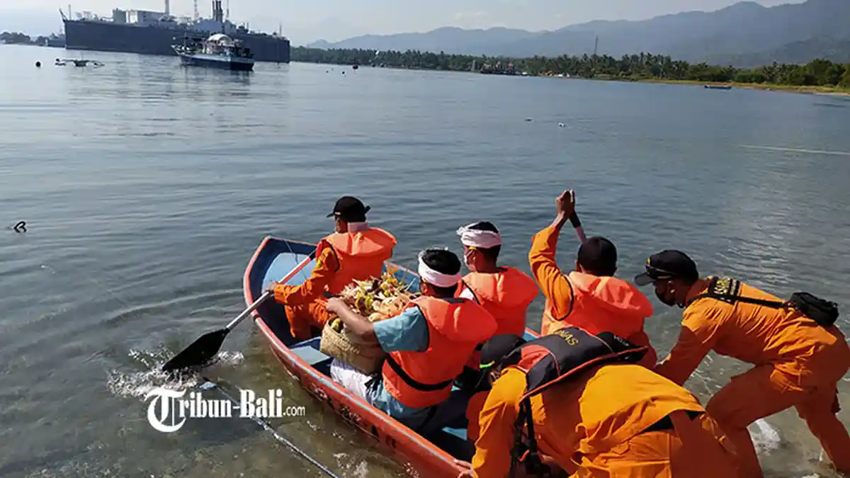 Setelah Dinyatakan Gugur, Keluarga Kapten Laut I Gede Kartika Gelar Upacara Mulang Pakelem