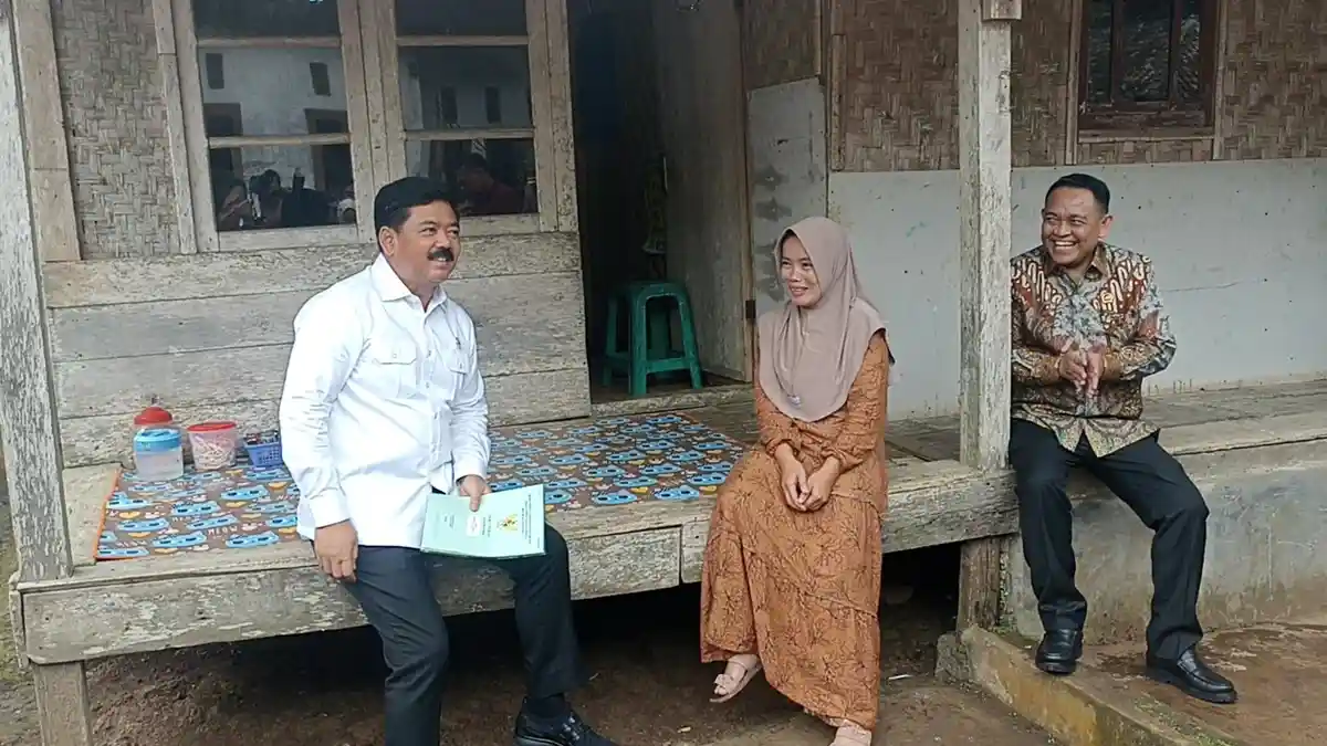 Terima Sertifikat Tanah, Emak-emak di Serang Ini Deg-degan Bertemu Menteri ATR/BPN