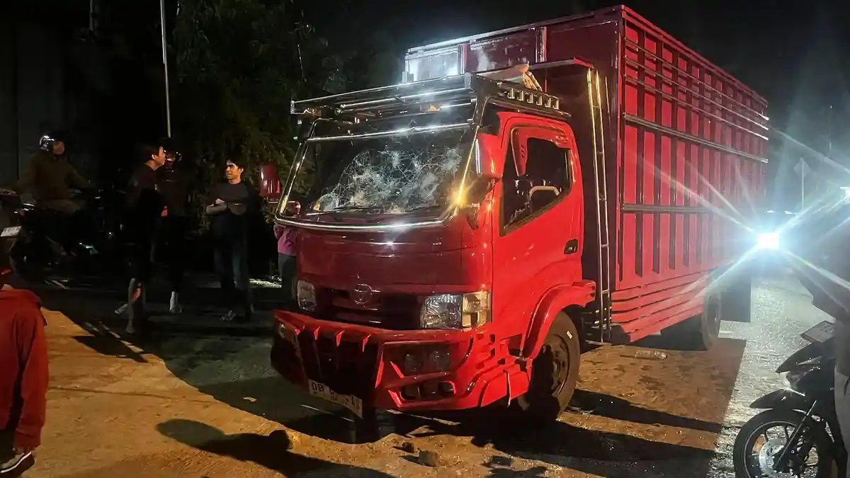 Breaking News: Truk Merah Kecelakaan di Dekat Interchange Manado, Sopir dan Penumpang Tak Ada