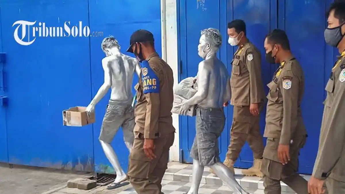 Tiga Manusia Silver Terciduk Satpol PP di Simpang Bejen Karanganyar, Kerja Satu Jam Raup Rp 94 Ribu