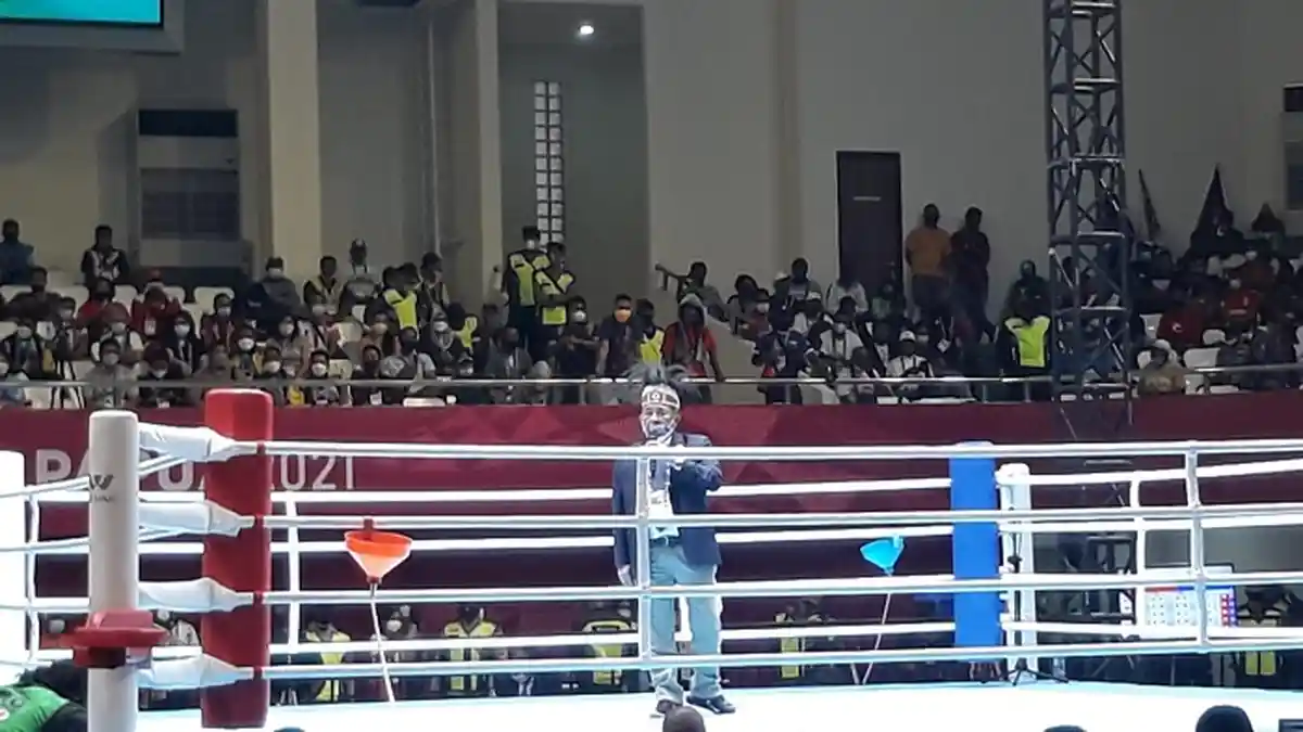 Keributan di Arena Tinju PON, Papua Barat Tak Terima Keputusan Wasit, Botol Melayang