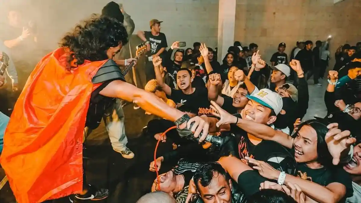 Primitive Chimpanze, Band Malang Selalu Tampil Unik, Mulai Seragam Satpam hingga Topeng Monyet
