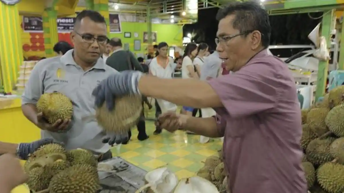 Ini Rahasia Sukses Durian Ucok Medan yang Terkenal Itu