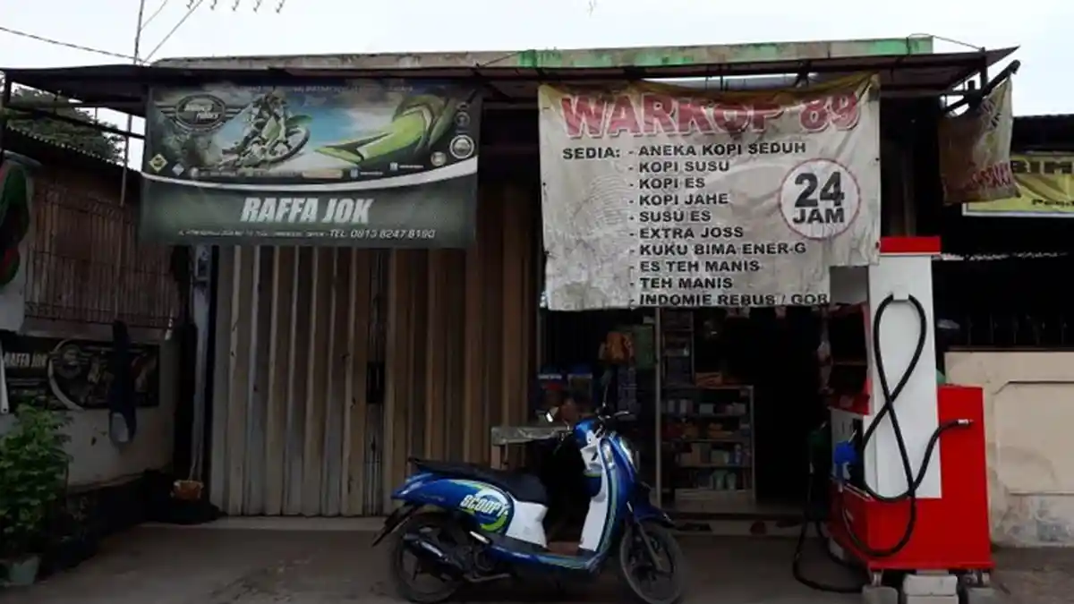 Buka Warung 24 Jam, Pedagang Warung Kelontong : Banyak Pembeli di Malam Hari