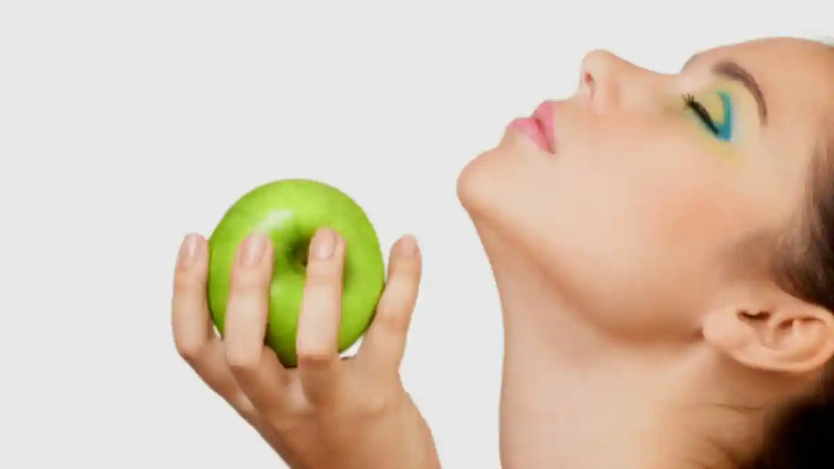 Tips Bikin Kulit Wajah Lebih Sehat dan Bercahaya dengan Masker Apel Hijau, Simak Begini Cara Buatnya