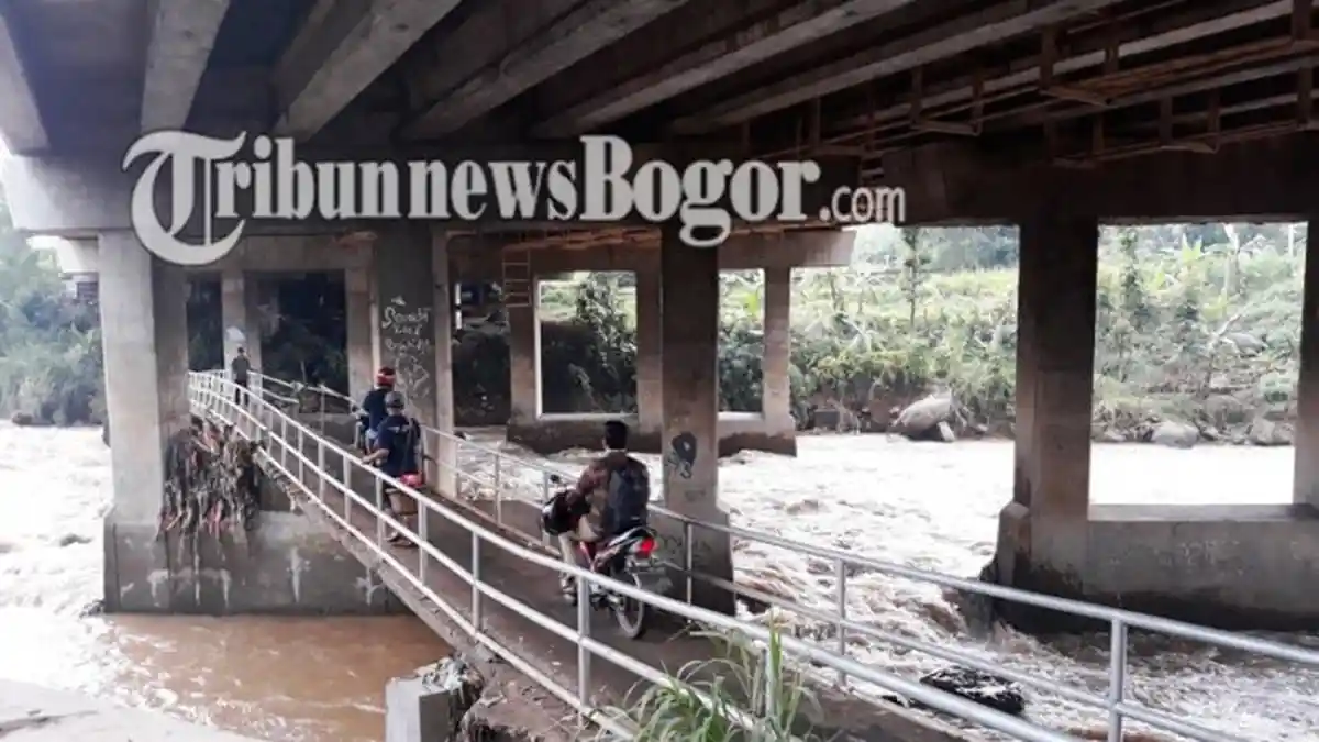 Jembatan Katulampa Rusak Pascaterjangan Arus Sungai Ciliwung