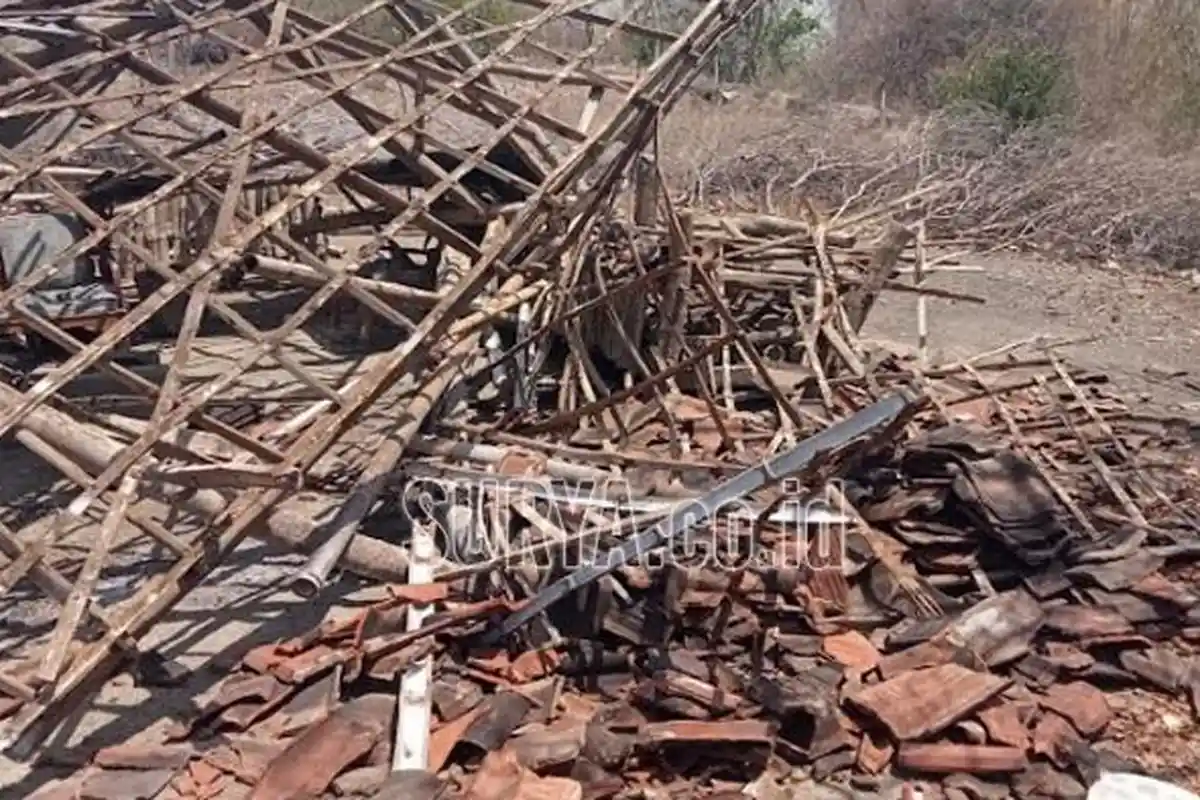 Bantuan Sembako untuk Warga Terdampak Puting Beliung di Arjasa Situbondo Tunggu Pendataan