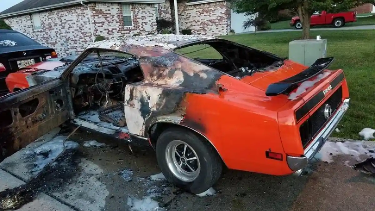 Ford Mustang Hadiah Ulang Tahun Ini Dibakar Sampai Hangus