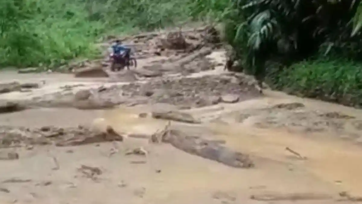 Longsor, Jalan Kerinci-Bangko Merangin tak Bisa Dilalui