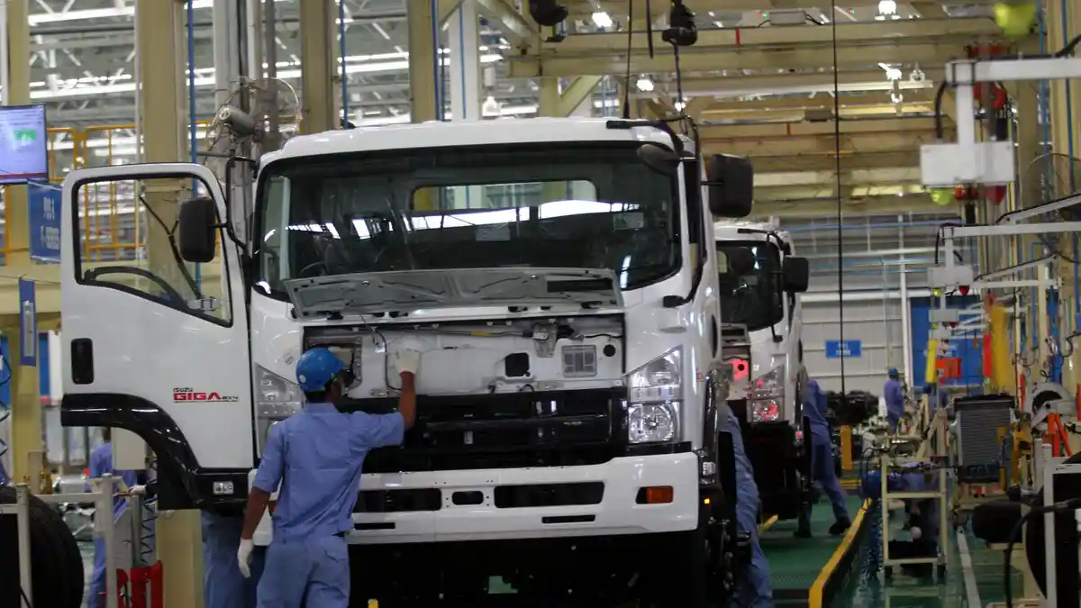 Tahun Depan Isuzu Mulai Ekspor Mobil Secara Utuh