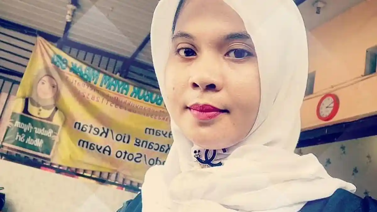 TRIBUNWIKI: Profil Mbak Sri, Pemilik dan Pendiri Warung Buryam Mbak Sri