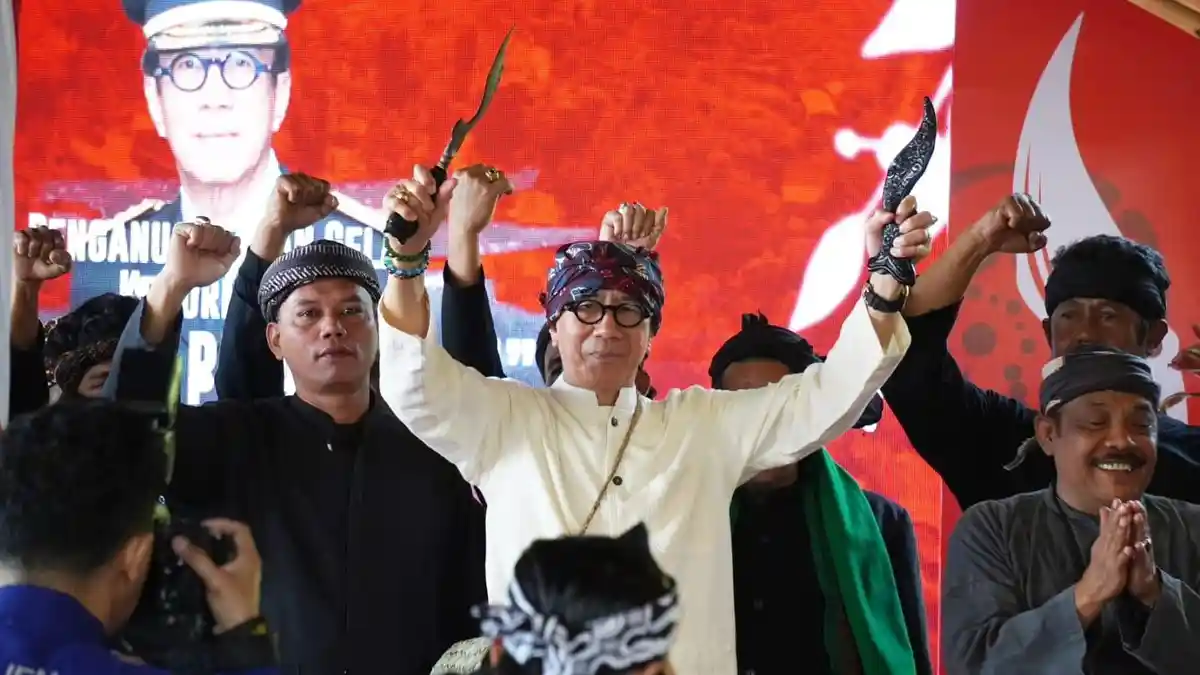 Menkumham Terima Gelar Kehormatan Masyarakat Adat Sunda