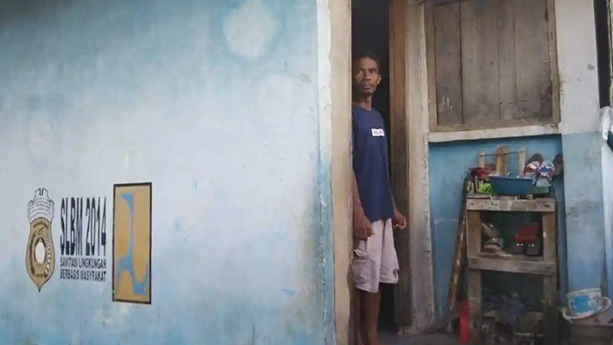 NASIB Udin Bersama Istri dan Anaknya Tinggal di Toilet Umum Selama 5 Tahun, Tak Ada Biaya Sewa Rumah