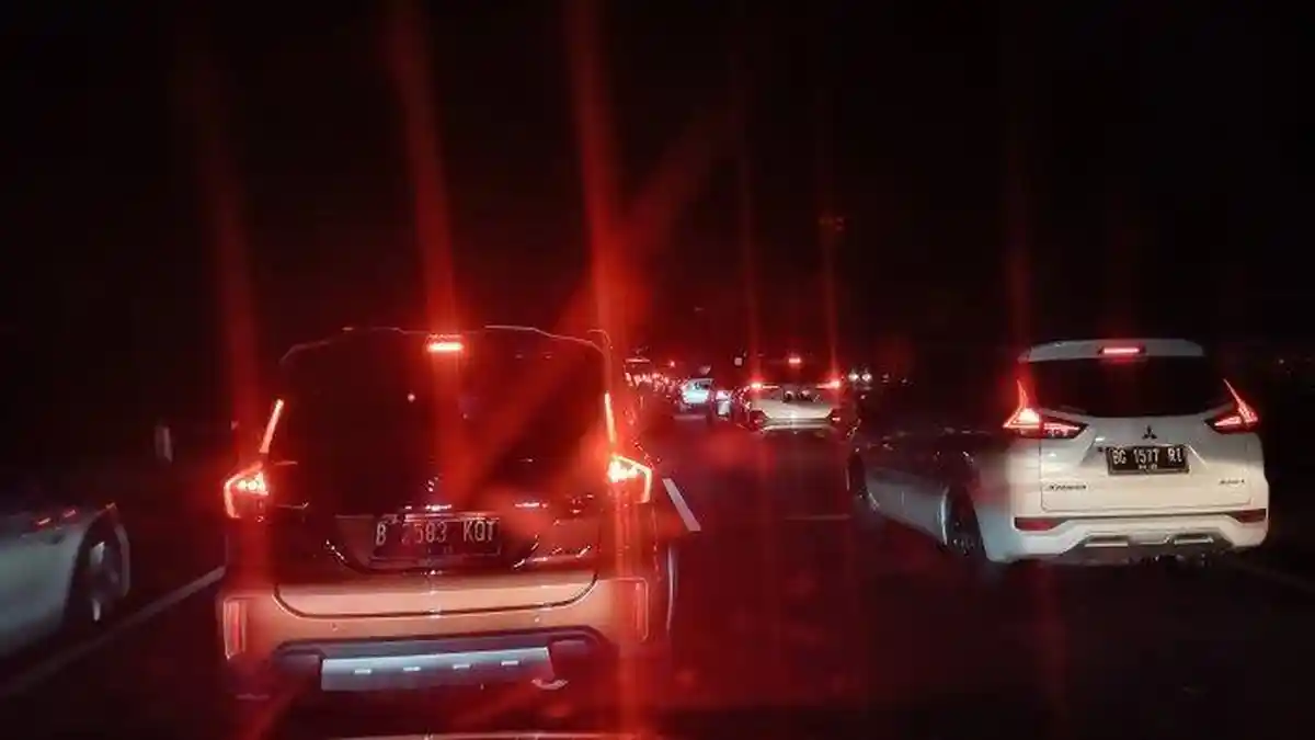 Arus Balik Mudik 2022: Tol Cikopo-Palimanan Arah Jakarta Padat Merayap