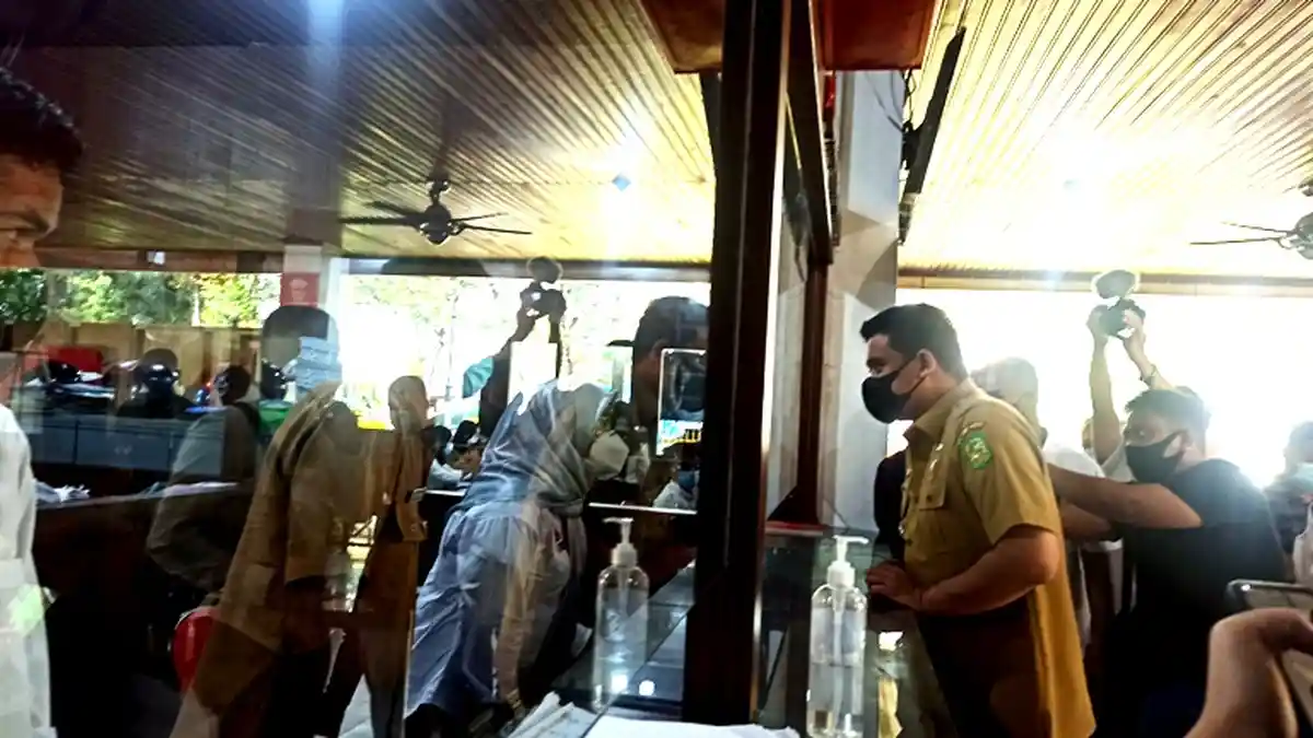 Pegawai Disdukcapil Gugup Ditanyai Bobby Nasution Kenapa Loket Pelayanan Tutup