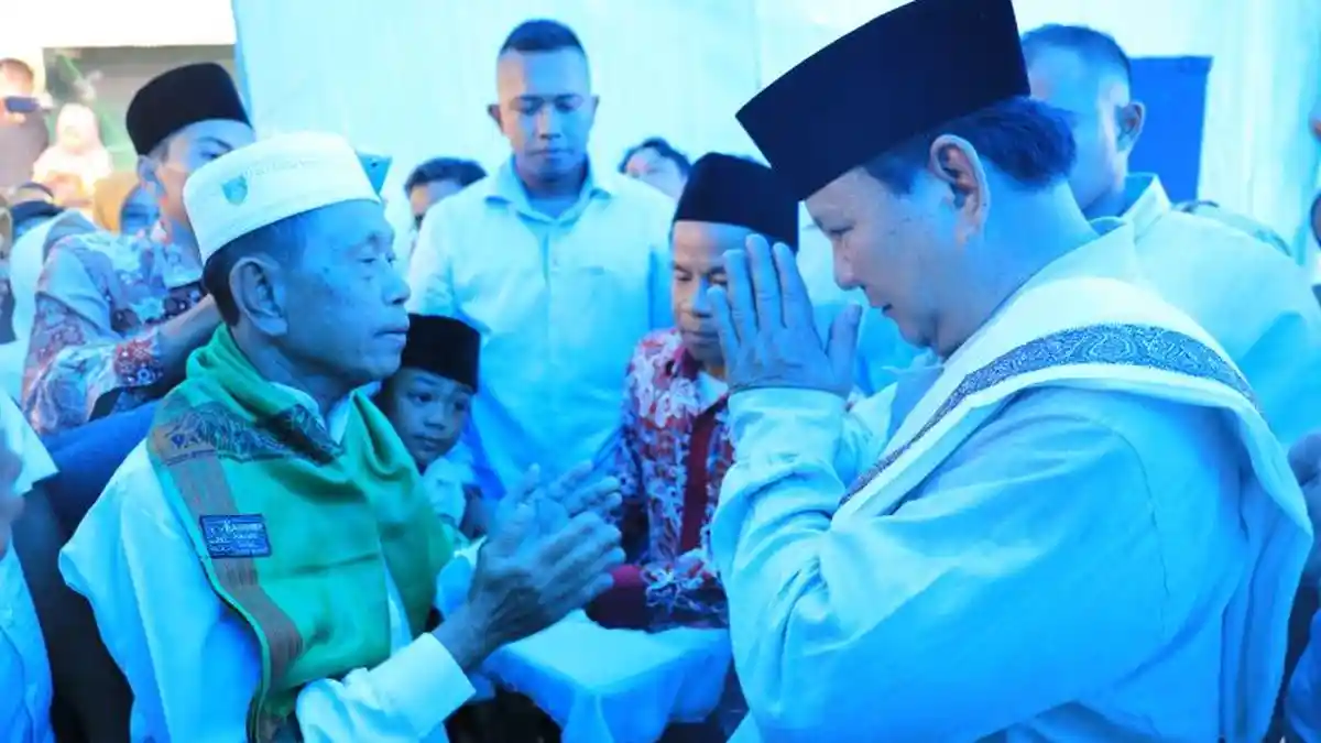 Prabowo Kunjungi Korban Gempa Lombok dan Berkeliling Tenda Pengungsian
