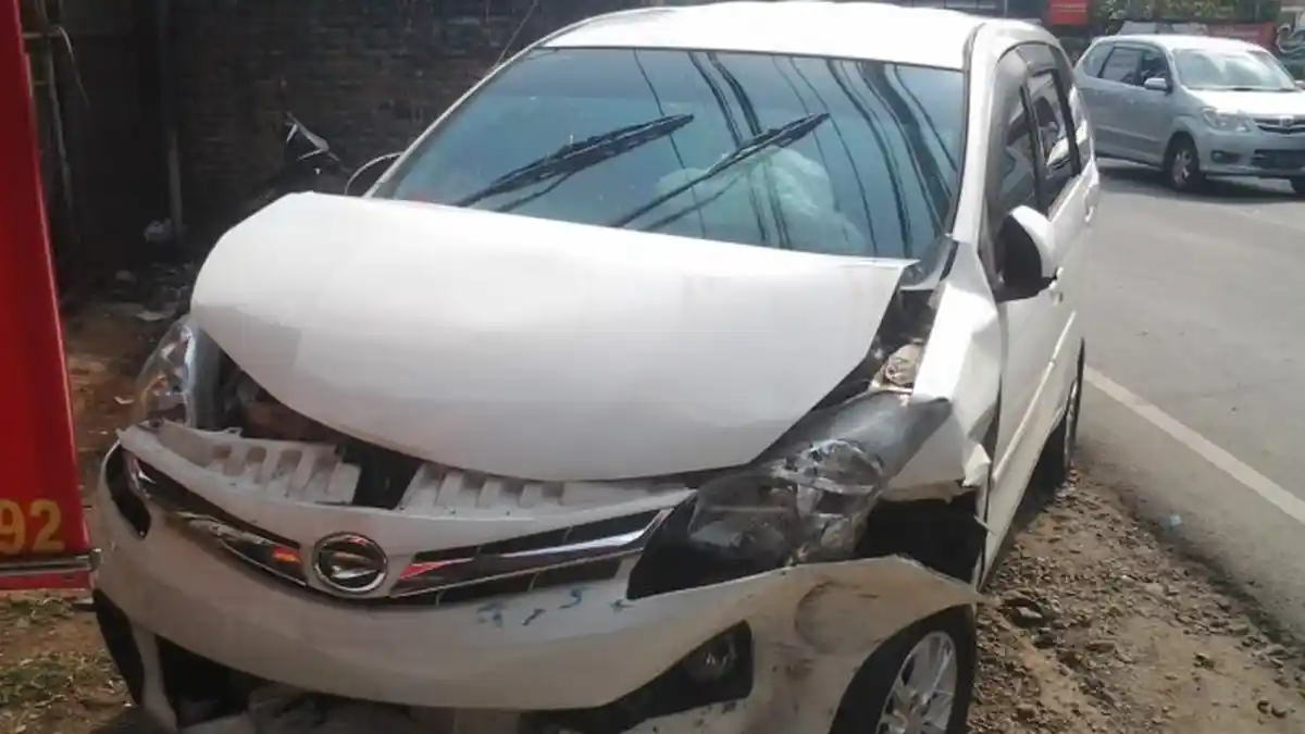 Tabrakan Beruntun Terjadi Di Depok Akibat Sopir Mengantuk